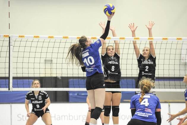 2 Volleyball Bundesliga North Volleyball Team Hamburg vs VC Allbau Essen Hamburg 18 11 17 Lisa Schwarz Nr 10 Volleyball Team Hamburg against Alina Jungbauer Nr 8 VC Allbau Essen and Isabelle Zwingmann Nr 2 VC Allbau Essen 2 Volleyball Bundesliga Nord Volleyball Team Hamburg vs VC Allbau Essen Hamburg 18 11 17 CU Arena xtsx