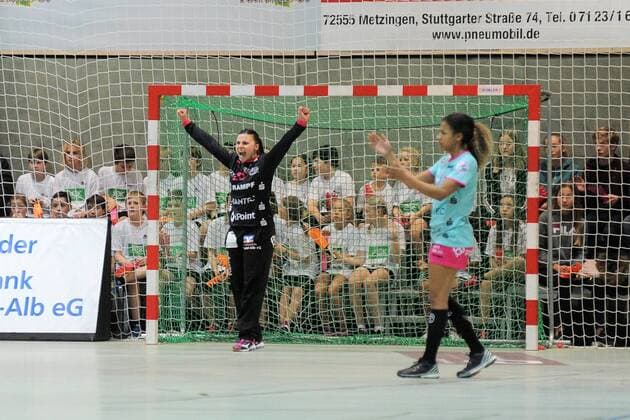 Jasmina Jankovic TusSis Metzingen 23 in goal celebrates Handball Women EHF Cup Round 3 Game 18 11 2017 Photo TBaur Eibner Metzingen Copyright: xBaurT Eibner-Pressefotox EP_ToBa