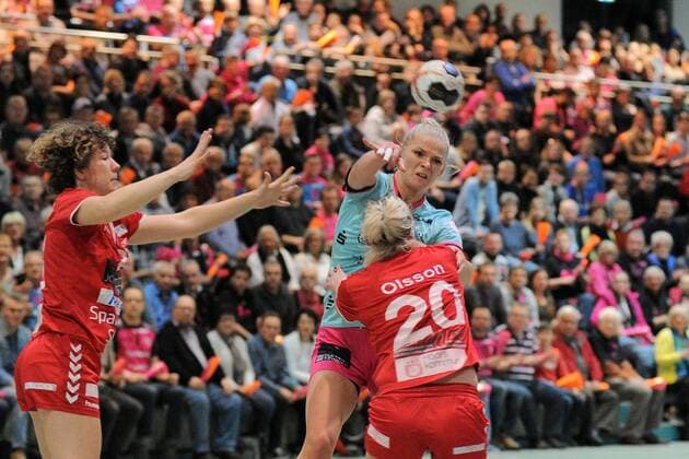 Shenia Minevskaja TusSis Metzingen 13 against Anna Olsson H 65 Hoeoers HK 20 Handball Women EHF Cup Round 3 Game 18 11 2017 Photo TBaur Eibner Metzingen Copyright: xBaurT Eibner-Pressefotox EP_ToBa