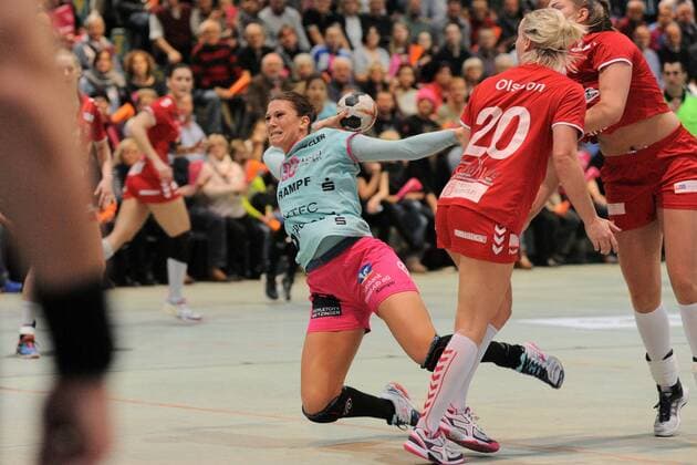 Julia Behnke TusSis Metzingen 93 against Anna Olsson H 65 Hoeoers HK 20 Handball Women EHF Cup Round 3 Game 18 11 2017 Photo TBaur Eibner Metzingen Copyright: xBaurT Eibner-Pressefotox EP_ToBa
