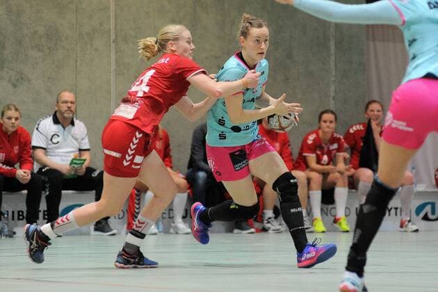 Maren Weigel TusSis Metzingen 22 against Emma Lindqvist H 65 Hoeoers HK 14 Handball Women EHF Cup Round 3 Game 18 11 2017 Photo TBaur Eibner Metzingen Copyright: xBaurT Eibner-Pressefotox EP_ToBa