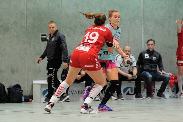 Maren Weigel TusSis Metzingen 22 against Kristin Thorleifsdottir H 65 Hoeoers HK 19 Handball Women EHF Cup Round 3 Game 18 11 2017 Photo TBaur Eibner Metzingen Copyright: xBaurT Eibner-Pressefotox EP_ToBa