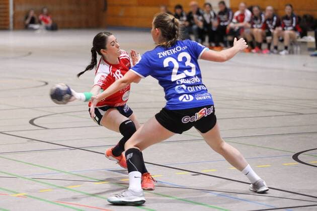 Picture shows Lea Neubrander Herrenberg and Verena Osswald Groebenzell 9 Matchday of the 2 Women Handball Bundesliga in the season 2017 18 between the HCD Groebenzell and the SG H2Ku Herrenberg Groebenzell Copyright: xEIBNER MarcelxEngelbrechtx EP_MET