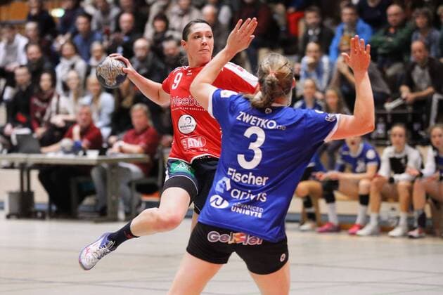 Picture shows Sarah Neubrander Herrenberg and Sina Fischer Groebenzell 9 Matchday of the 2 Women Handball Bundesliga in the season 2017 18 between the HCD Groebenzell and the SG H2Ku Herrenberg Groebenzell Copyright: xEIBNER MarcelxEngelbrechtx EP_MET