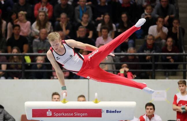 SKV Siegen - KTV Obere Lahn, 18.11.2017 Sebastian Bock (SKV) Kreuztal Stählerwiese Deutschland *** SKV Siegen KTV Upper Lahn 18 11 2017 Sebastian Bock SKV Kreuztal Stählerwiese Germany