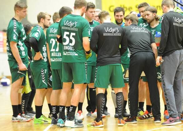 Time out Saarlouis in the game HG Saarlouis vs Dessau Rosslauer HG 06 Handball 2 Bundesliga Season 2017 2018 18 11 17 Photo Peter Franz Eibner Press photo Saarlouis Copyright: xFranz Eibner-Pressefotox EP_PFZ