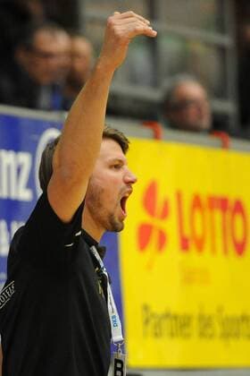 Philipp Kessler Coach HG Saarlouis emotional in the game HG Saarlouis vs Dessau Rosslauer HG 06 Handball 2 Bundesliga Season 2017 2018 18 11 17 Photo Peter Franz Eibner Press photo Saarlouis Copyright: xFranz Eibner-Pressefotox EP_PFZ