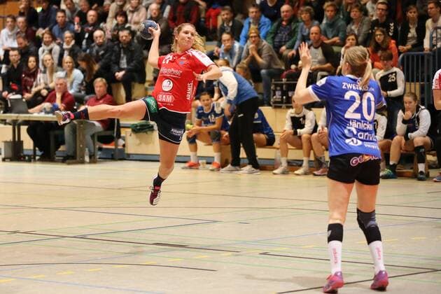 Picture shows Saskia Putzke Herrenberg and Svenja Jaenicke Groebenzell 9 Matchday of the 2 Women Handball Bundesliga in the season 2017 18 between the HCD Groebenzell and the SG H2Ku Herrenberg Groebenzell Copyright: xEIBNER MarcelxEngelbrechtx EP_MET