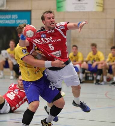 2 HBL HSG Konstanz Bergischer HC 26 30 Max Darj BHC right against Chris Berchtenbreiter KON Konstanz Copyright: xPisa Eibner-Pressefotox EP_PPA