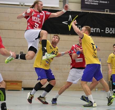 2 HBL HSG Konstanz Bergischer HC 26 30 Fabian Gutbrod BHC in the jump behind Chris Berchtenbreiter KON Max Darj BHC and Felix Krger KON right Konstanz Copyright: xPisa Eibner-Pressefotox EP_PPA