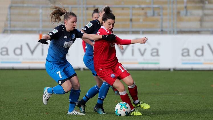 Emily Evels TSG 7 Judith Steinert TSG 19 Barbara Dunst MSV 18 Duel duel tackle tackling Dynamics Action Action xozx