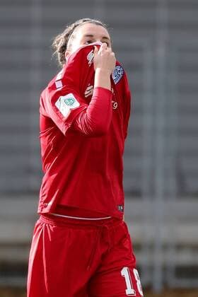Barbara Dunst MSV 18 Single Action Action Disappointed looking Disappointment Frustration disappointed pessimistic xozx