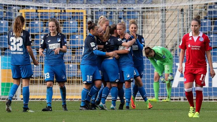 TSG 1899 Hoffenheim players cheer for the goal of celebrating their goal 0 0 Torjubel Torerfolg celebrate the goal goal celebration Cheering over the goal optimistic action action xozx