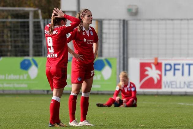 v li Eshly Bakker MSV 9 Pia Rijsdijk MSV 25 disappointed with the defeat disappointment after the final whistle lost losers frustration disappointed pessimistic xozx