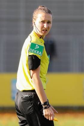 Sina Diekmann referee single image Action Action Football Allianz Women Bundesliga TSG 1899 Hoffenheim MSV Duisburg xozx