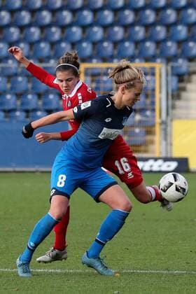 Vli Rieke Dieckmann MSV 16 Maximiliane Rall TSG 8 Duel duel tackle tackling Dynamics Action Action Football Allianz Women Bundesliga TSG 1899 Hoffenheim MSV Duisburg xozx