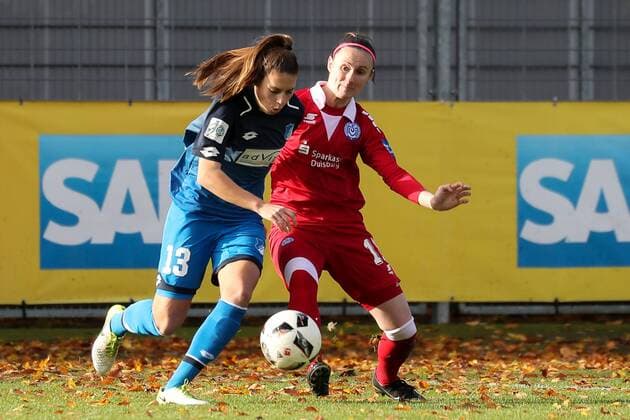 v left Isabella Hartig TSG 13 Symela Ciesielska MSV 11 Duel tackle tackling Dynamics Action Action Soccer Allianz Women Bundesliga TSG 1899 Hoffenheim MSV Duisburg xozx