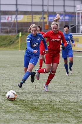 Celine Angerstein SC left against Celine Meckel SI re Sunday 19 11 2017 Womens league season 17 18 11 Matchday in Siegen Sportfreunde Siegen SC Gremmendorf