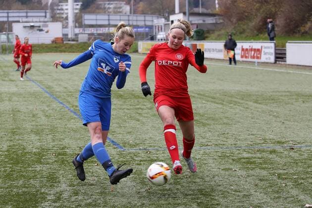 Celine Angerstein SC left against Celine Meckel SI re Sunday 19 11 2017 Womens league season 17 18 11 Matchday in Siegen Sportfreunde Siegen SC Gremmendorf