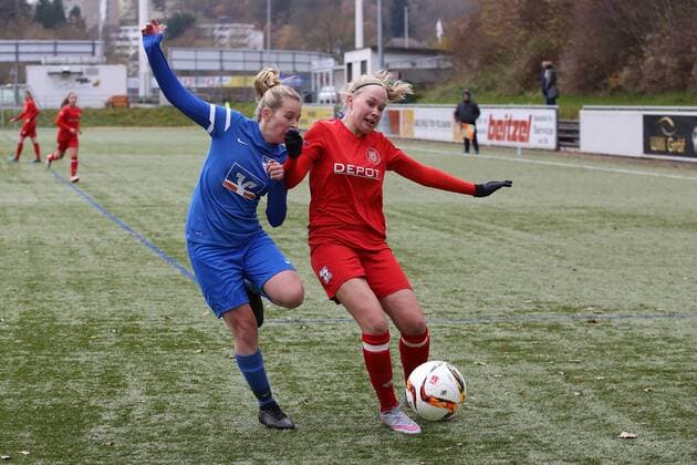 Celine Angerstein SC left against Celine Meckel SI re Sunday 19 11 2017 Womens league season 17 18 11 Matchday in Siegen Sportfreunde Siegen SC Gremmendorf