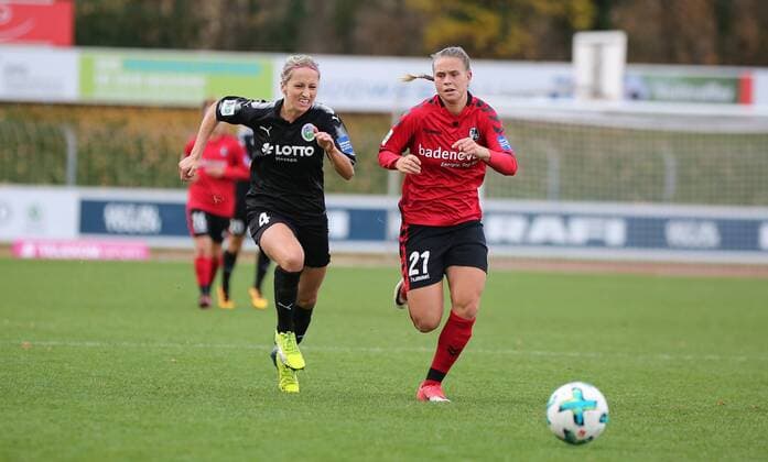 19 11 2017 xcex Germany Freiburg Football Womens Football Alliance Women Bundesliga Season 2017 2018 SC Freiburg 1 FFC Frankfurt In the running duel Kathrin Hendrich Frankfurt against Klara Bühl Freiburg