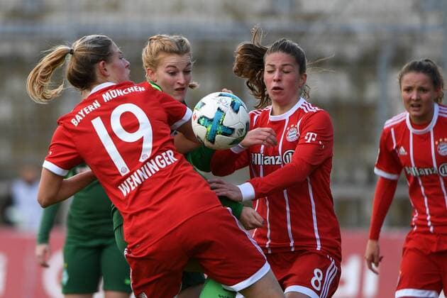 v left Carina Wenninger FC Bayern Munich FCB 19 Verena Volkmer SV Werder Bremen 16 Melanie Leupolz FC Bayern Munich FCB 8 in a duel duel tackle Dynamics Action Action Football Allianz Women Bundesliga FC Bayern Munich SV Werder Bremen xslx