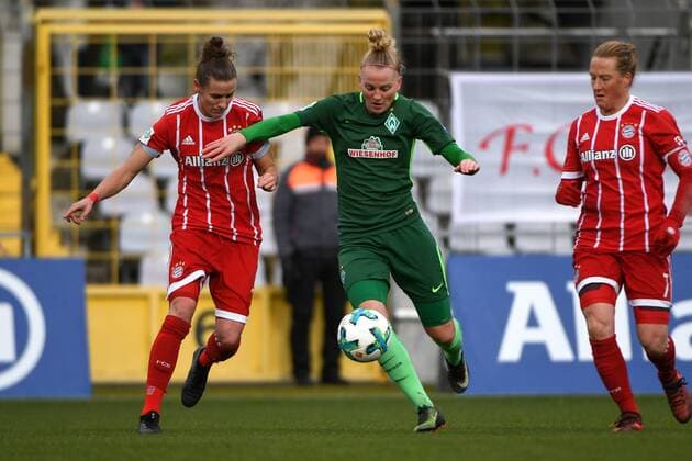 Simone Laudehr FC Bayern Munich FCB 21 g18 duel duel tackle Dynamics Action Action Football Allianz Women Bundesliga FC Bayern Munich SV Werder Bremen xslx