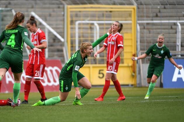 v left Nina Lührssen Luersen SV Werder Bremen 4 Verena Volkmer SV Werder Bremen 16 with goal cheering Jubilee Torjubel Goalkeeping celebrate the goal goal celebration Cheering over the goal to 0 1 by Verena Volkmer SV Werder Bremen 16 optimistic Action action Simone Laudehr FC Bayern Munich FCB 21 Jill Roord FC Bayern München FCB 10 disappointed looking disappointment frustration disappointed pessimistic football Allianz Women Bundesliga FC Bayern Munich SV Werder Bremen xslx