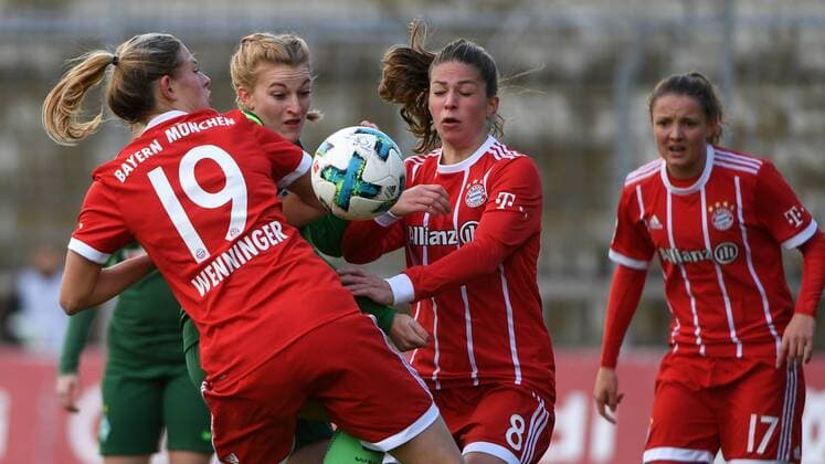 v left Carina Wenninger FC Bayern Munich FCB 19 Verena Volkmer SV Werder Bremen 16 Melanie Leupolz FC Bayern Munich FCB 8 in a duel duel tackle Dynamics Action Action Football Allianz Women Bundesliga FC Bayern Munich SV Werder Bremen xslx