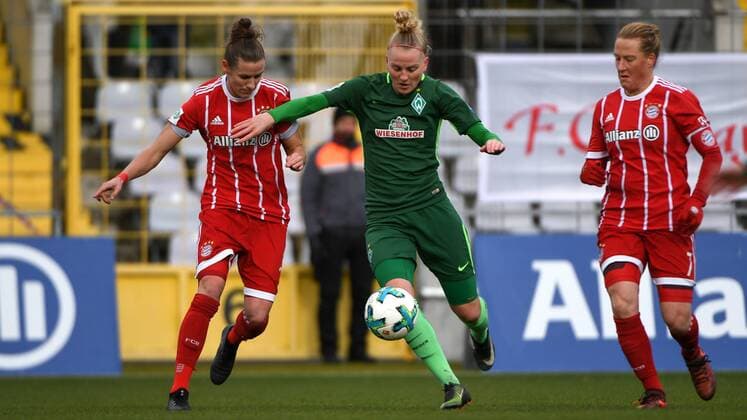 Simone Laudehr FC Bayern Munich FCB 21 g18 duel duel tackle Dynamics Action Action Football Allianz Women Bundesliga FC Bayern Munich SV Werder Bremen xslx