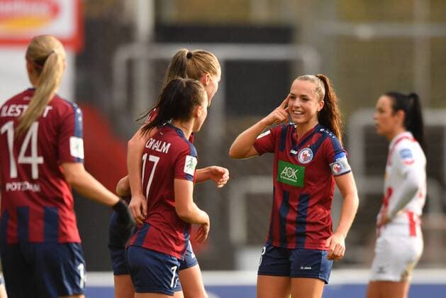 Lia Wälti Potsdam 13 shows goalscorer Viktoria Schwalm Potsdam 17 made with brains Football Alliance Women Bundesliga 1 FC Köln 1 FFC Turbine Potsdam xmkx