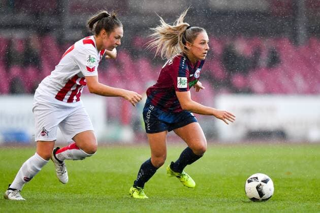 Kristina Hild Cologne 27 tries to reach the ball of Gina Maria Chmielinski Potsdam 18 Football Allianz Women Bundesliga 1 FC Köln 1 FFC Turbine Potsdam xmkx