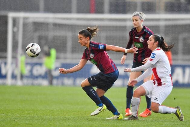 Duel in midfield Karoline Kohr Cologne 13 and Felicitas Rauch Potsdam 19 Football Allianz Women Bundesliga 1 FC Köln 1 FFC Turbine Potsdam xmkx
