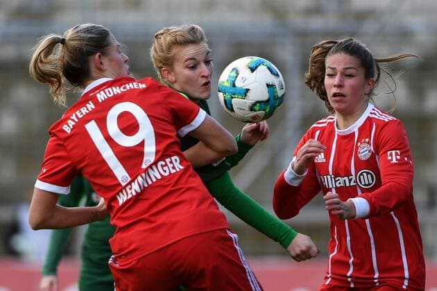 v left Carina Wenninger FC Bayern Munich FCB 19 Verena Volkmer SV Werder Bremen 16 Melanie Leupolz FC Bayern Munich FCB 8 in a duel duel tackle Dynamics Action Action Football Allianz Women Bundesliga FC Bayern Munich SV Werder Bremen xslx