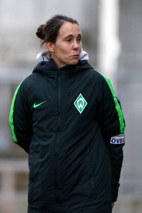 Coach Carmen Roth SV Werder Bremen looking disappointed disappointment frustration disappointed pessimistic single image Action Action Football Allianz Women Bundesliga FC Bayern Munich SV Werder Bremen xslx
