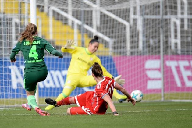 Manuela Zinsberger Goalkeeper Torfrau FC Bayern Munich FCB Munich have just lost the tip of their foot FC Bayern Munich FCB 21 are too late Soccer Allianz Women Bundesliga FC Bayern Munich SV Werder Bremen xslx