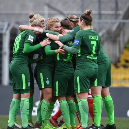 Players of SV Werder Bremen Bremen players with celebratory cheers Jubilee Torjubel Goalkeeping celebrate the goal goal celebration Cheering over the goal to 0 1 by Verena Volkmer SV Werder Bremen 16 3 optimist Action Action Soccer Allianz Women Bundesliga FC Bayern Munich SV Werder Bremen xslx
