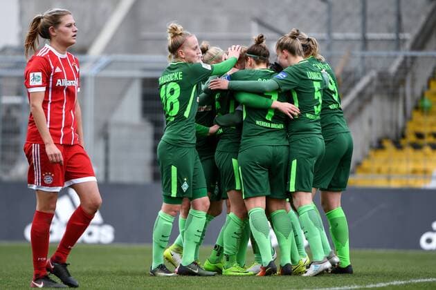Players of SV Werder Bremen Bremen players with celebratory cheers Jubilee Torjubel goal achievement celebrate the goal goal celebration Jubilation over the gate to the 0 1 by Verena Volkmer SV Werder Bremen 16 concealed optimistic action action Carina Wenninger FC Bayern Munich FCB 19 disappointed looking disappointment frustration disappointed pessimistic football alliance Women Bundesliga FC Bayern Munich SV Werder Bremen xslx