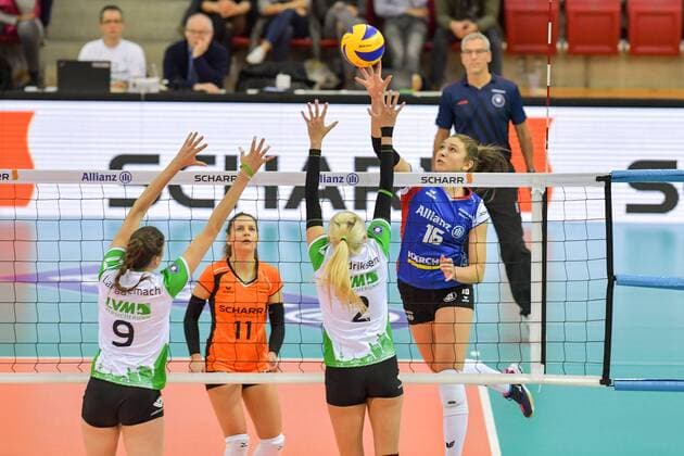 Volleyball Bundesliga Women Allianz MTV Stuttgart vs USC Muenster 19 11 2017 Allianz MTV Stuttgart Volleyball Bundesliga Women Season 2017 18 in blue against USC Muenster in white green Michaela Mlejnkova against Mareike Hindriksen 2 and Juliane Langgemach 9 PHOTO TOM BLOCH xtbx