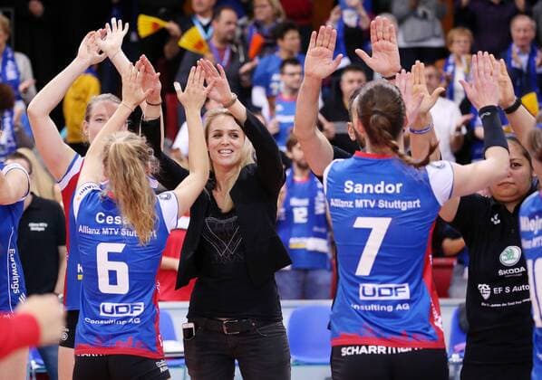 BAU 19 11 2017 Stuttgart Volleyball Alliance MTV Stuttgart vs USC Münster the sports director Kim Renkema Stuttgart 2 v l is looking forward to the team