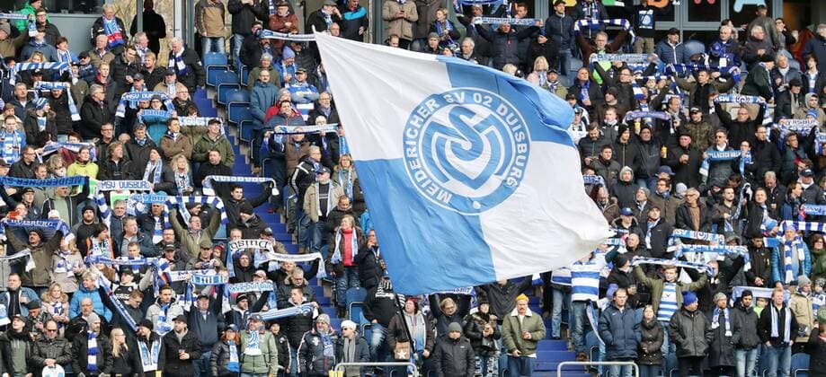 Duisburg 19 11 2017 Wedaustadion Soccer 2 Bundesliga 14 Matchday MSV Duisburg vs FC Erzgebirge Aue 3 0 0 0 Pictured fans of Duisburg swinging scarves and flags