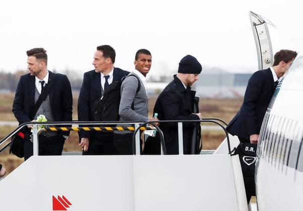 RB Leipzig Airport Soccer Champions League Leipzig 20 11 2017 Leipzig Halle Soccer UEFA Champions League Group G 4 Round of the AS Monaco vs. RB Leipzig RB Leipzig Team departure to Monaco Pictured v l Physiotherapist Alexander Sekora Goalkeeping coach Frederik Gößling Goessling and BERNARDO Fernandes da Silva