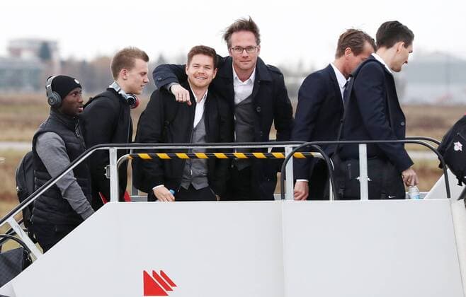 RB Leipzig Airport Soccer Champions League Leipzig 20 11 2017 Leipzig Halle Football UEFA Champions League Group G 4 Gameday AS Monaco vs. RB Leipzig RB Leipzig Team departure to Monaco Pictured l Naby Keita Lukas Klostermann Dominik Kaiser Florian Scholz Director Communications Marketing