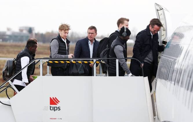 RB Leipzig Airport Soccer Champions League Leipzig 20 11 2017 Leipzig Halle Soccer UEFA Champions League Group G 4 Gameday AS Monaco vs RB Leipzig RB Leipzig Team departure to Monaco Pictured left Bruma Emil Forsberg Sporting Director Ralf Rangnick RB Leipzig Naby Keita Lukas Klostermann and Florian Scholz Director of Communication Marketing