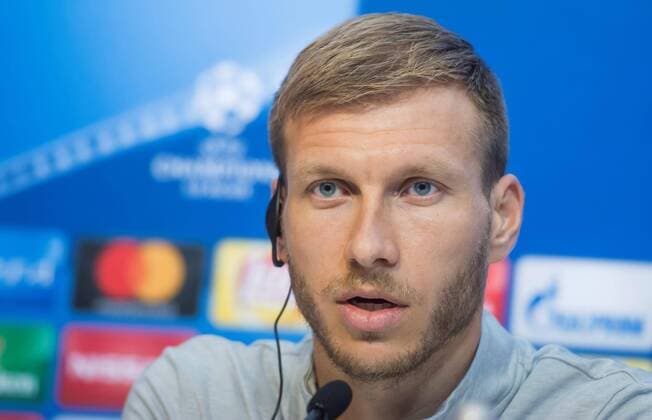 Liverpool FC s defender Rangnar Klavan delivers a press conference PK Pressekonferenz before tomorrow s Champions League group E fifth round match between Liverpool FC nad Sevilla at the Sanchez Pizjuan stadium in Seville, Andalusia, Spain, 20 November 2017. Liverpool FC s press conference !ACHTUNG: NUR REDAKTIONELLE NUTZUNG!  Copyright: xRaúlxCaroxCadenasx SEV004 20171120-636468074598976434