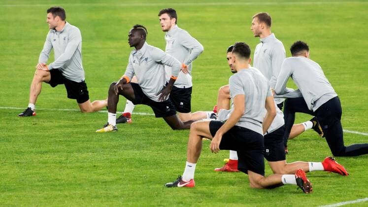 Liverpool s players participate in a training session before tomorrow s Champions League group E fifth round match between Liverpool and Sevilla at the Sanchez Pizjuan stadium in Seville, Andalusia, Spain, 20 November 2017. Liverpool s training session in Seville !ACHTUNG: NUR REDAKTIONELLE NUTZUNG!  Copyright: xRaúlxCaroxCadenasx SEV002 20171120-636468091245784434