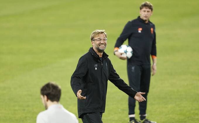 Entrenamiento del Liverpool en el Pizjuan antes del partido de Liga de Campeones ante el Sevilla. En la imagen, Klopp. Liverpool training session at Pizjuan stadium before the Champions League match against Sevilla. In this picture, Klopp. 