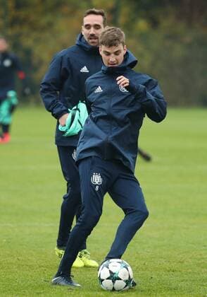 Anderlecht s Sven Kums and Anderlecht s Pieter Gerkens fight for the ball during a training of Belgian soccer team RSC Anderlecht, Tuesday 21 November 2017 in Brussels. Tomorrow Anderlecht is playing a game in the group stage (Group B) of the UEFA Champions League competition against German Bayern Munich. VIRGINIExLEFOUR  x05205929x