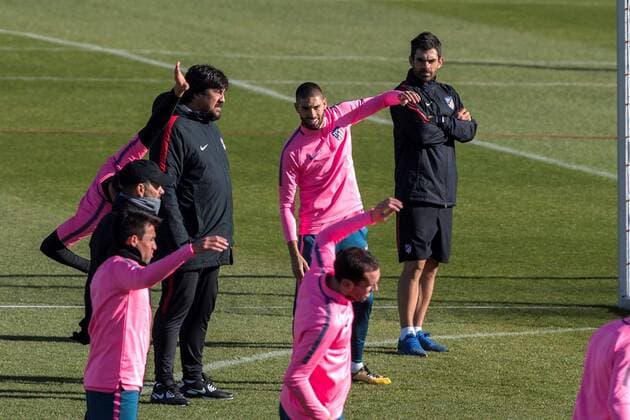 Atletico Madrid s player Yannick Ferreira Carrasco (C) takes part in a training session at the Wanda facilities in Madrid, Spain, 21 November 2017. Atletico Madrid will face AS Roma in a UEFA Champions League groups stage soccer match on 22 November. Atletico Madrid training !ACHTUNG: NUR REDAKTIONELLE NUTZUNG!  Copyright: xRodrigoxJimenezx GRAF3000 20171121-636468662977105337