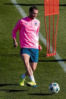 Atletico Madrid s player Diego Godin takes part in a training session at the Wanda facilities in Madrid, Spain, 21 November 2017. Atletico Madrid will face AS Roma in a UEFA Champions League groups stage soccer match on 22 November. Atletico Madrid training !ACHTUNG: NUR REDAKTIONELLE NUTZUNG!  Copyright: xRodrigoxJimenezx GRAF2991 20171121-636468665526783337